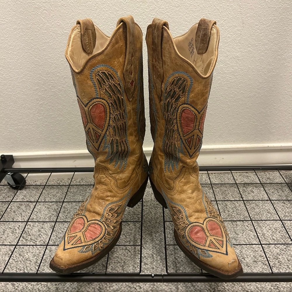 Corral Tan Embroidered Cowboy Boots